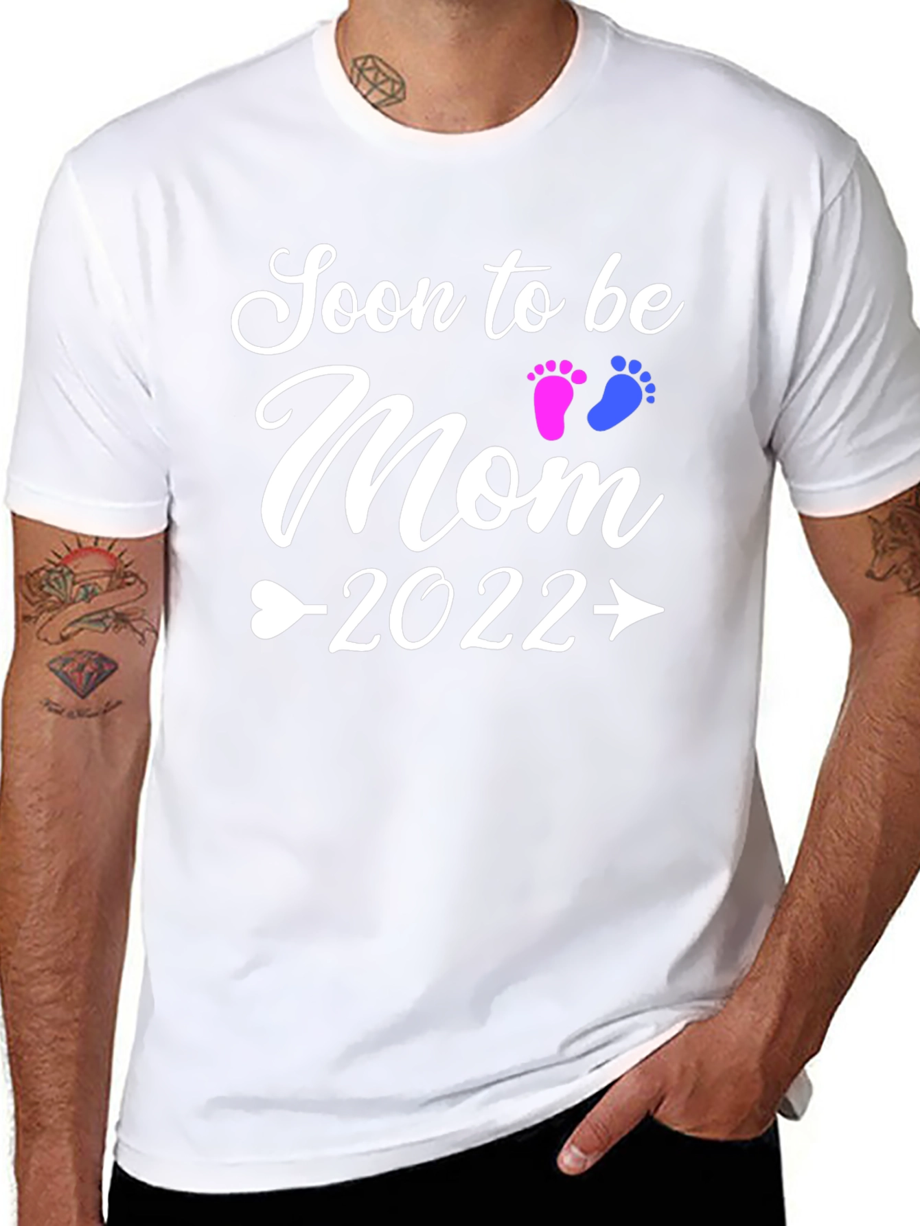 Soon To Be Mom 2022 T-Shirt Pregnancy Announcement
