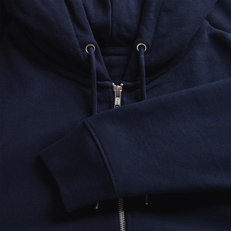 T rex runs for snacks too